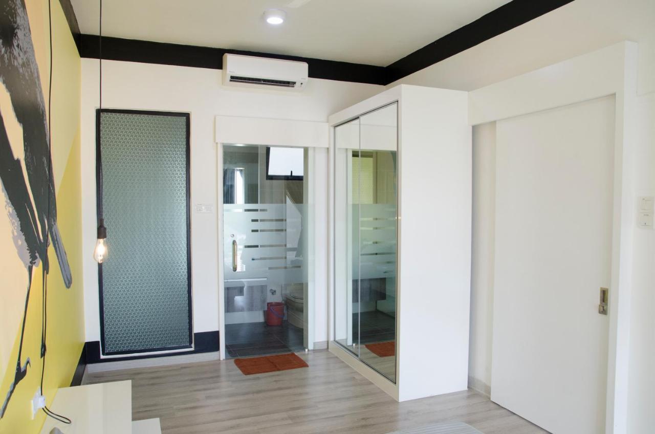 Holi Southkey Art Suite Johor Bahru Phòng bức ảnh
